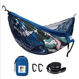 Yosemite National Park Hammock (includes carabiners and tree straps)